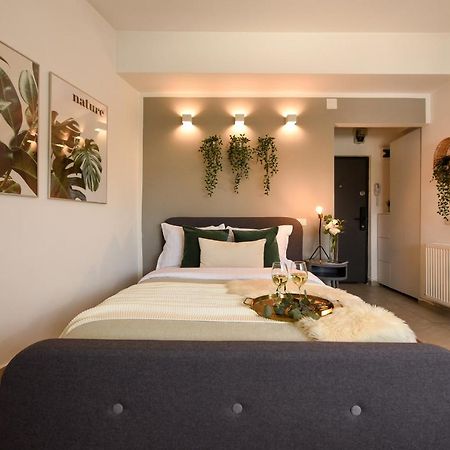 Read All About It - Stylish Central Studio Bucarest Extérieur photo