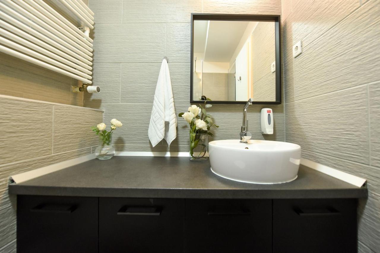 Read All About It - Stylish Central Studio Bucarest Extérieur photo