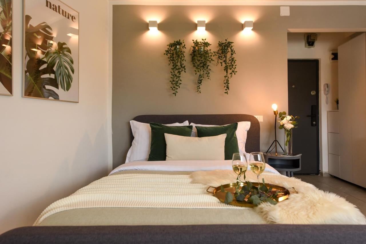 Read All About It - Stylish Central Studio Bucarest Extérieur photo