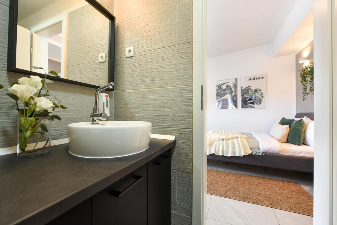 Read All About It - Stylish Central Studio Bucarest Extérieur photo