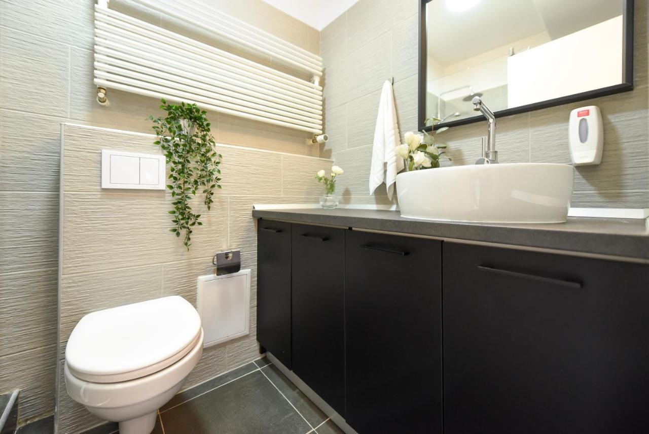 Read All About It - Stylish Central Studio Bucarest Extérieur photo
