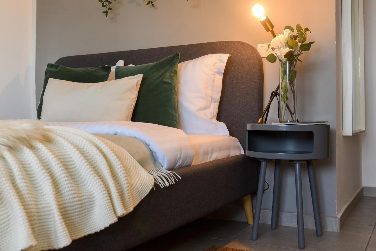 Read All About It - Stylish Central Studio Bucarest Extérieur photo