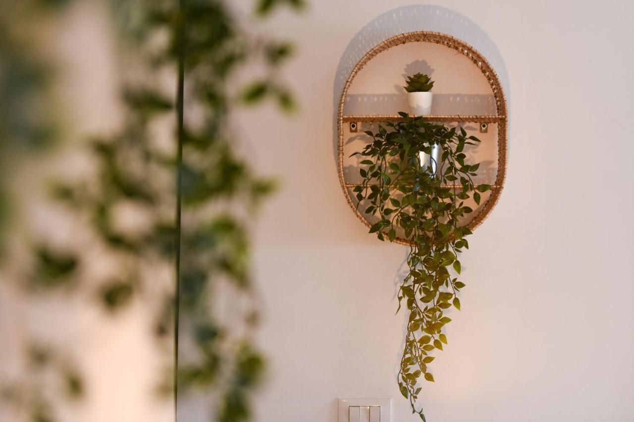 Read All About It - Stylish Central Studio Bucarest Extérieur photo