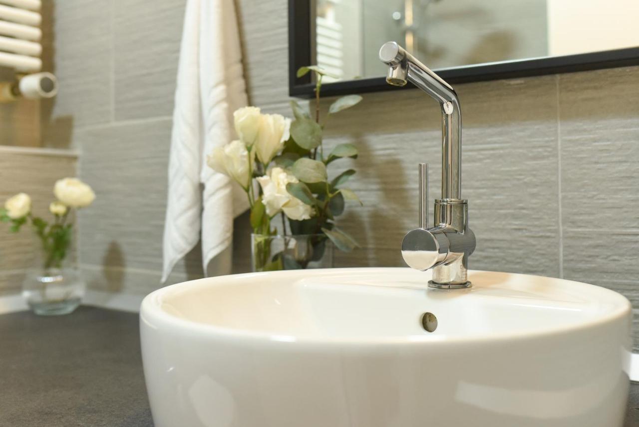 Read All About It - Stylish Central Studio Bucarest Extérieur photo