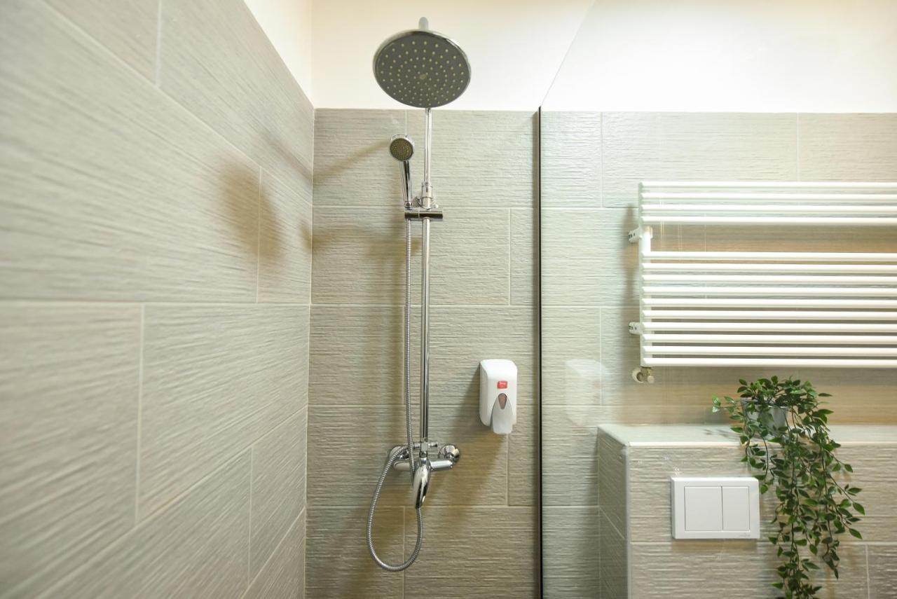 Read All About It - Stylish Central Studio Bucarest Extérieur photo