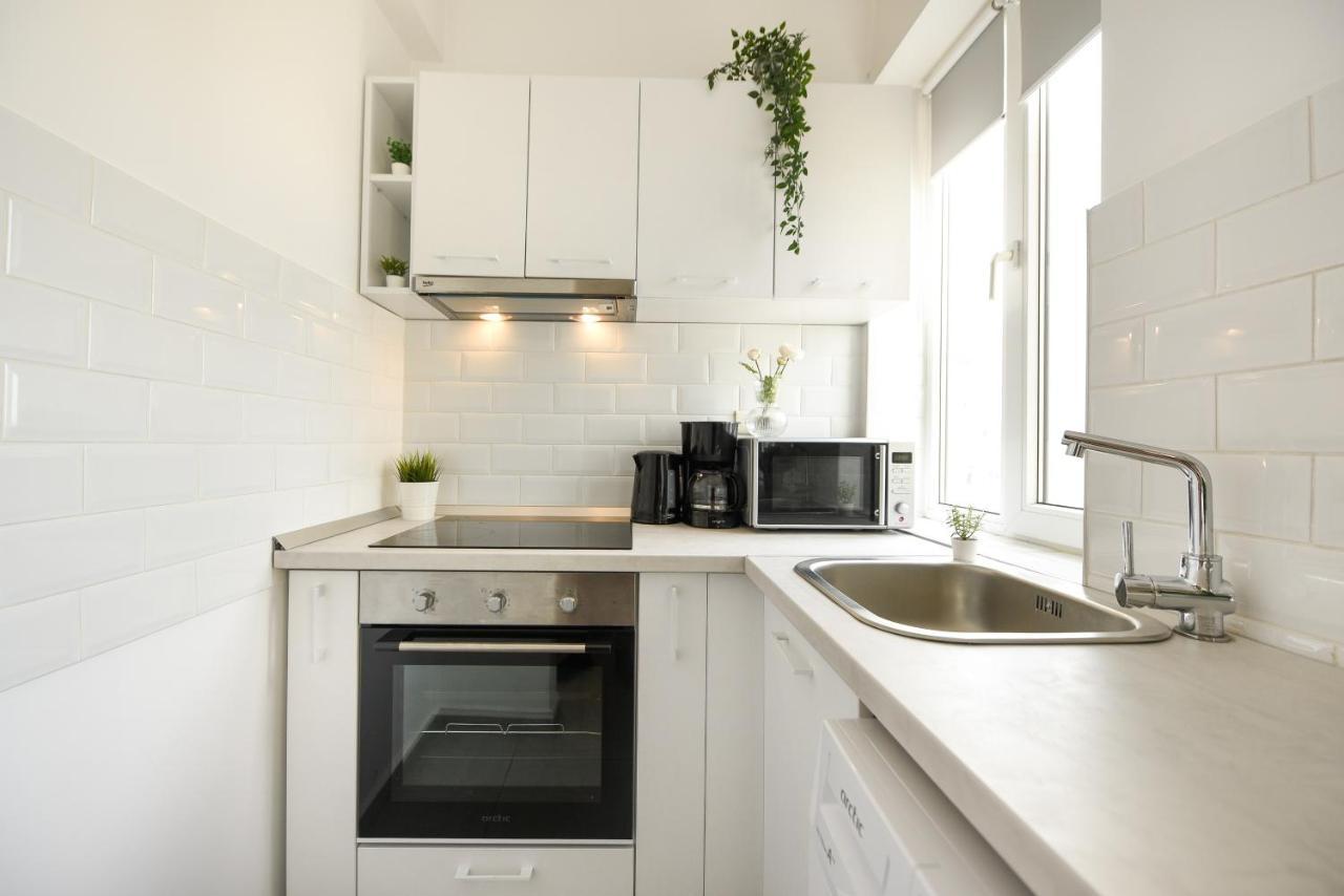 Read All About It - Stylish Central Studio Bucarest Extérieur photo